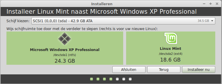 Slepen met een muis om de ruimte tussen Windows en Linux te verdelen.