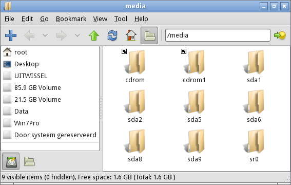 Afbeelding 7: Als je op Mount Devices klikt krijg je een verkenner overzicht van alle schijven (partities) die in je computer zitten. cdrom en cdrom1 is de cd speler, sr0 is de virtuele PartedMagic cd-rom(die in het interne geheugen is geladen).