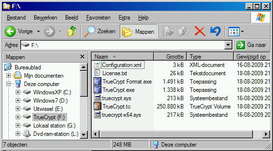 Afbeelding 10: De inhoud van de onversleutelde USB stick. Het grote bestand TrueCrypt.tc is de TrueCrypt container.