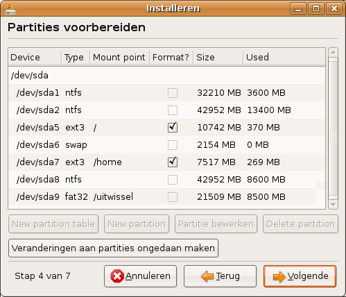 Afbeelding 8: Stap 4: Partitioneren. Geef Ubuntu zijn ruimte, maar niet meer. Zorg dat er geen vinkjes voor de ntfs en fat32 partities staan.