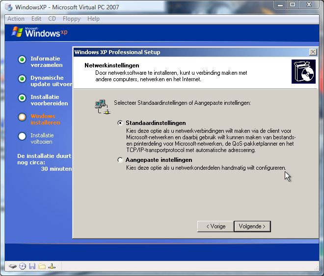 De grafische installatie verloopt net zoals bij een gewone installatie. Ook voor het netwerk kun je de standaard installatie kiezen.